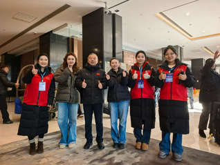 外国语学院志愿者圆满完成国际雪...